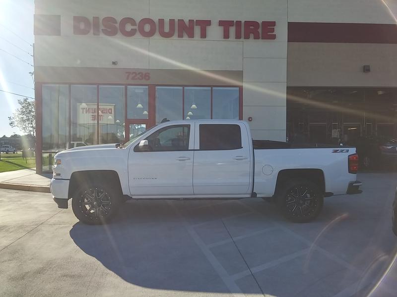 photo 3 Chevrolet Silverado 1500 custom wheels   20x9.0, ET +20, tire size 285/55 R20. x ET 
