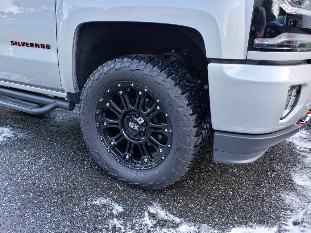 photo 1 Chevrolet Silverado 1500 custom wheels   20x9.0, ET +18, tire size 33X12.5 R20. x ET 
