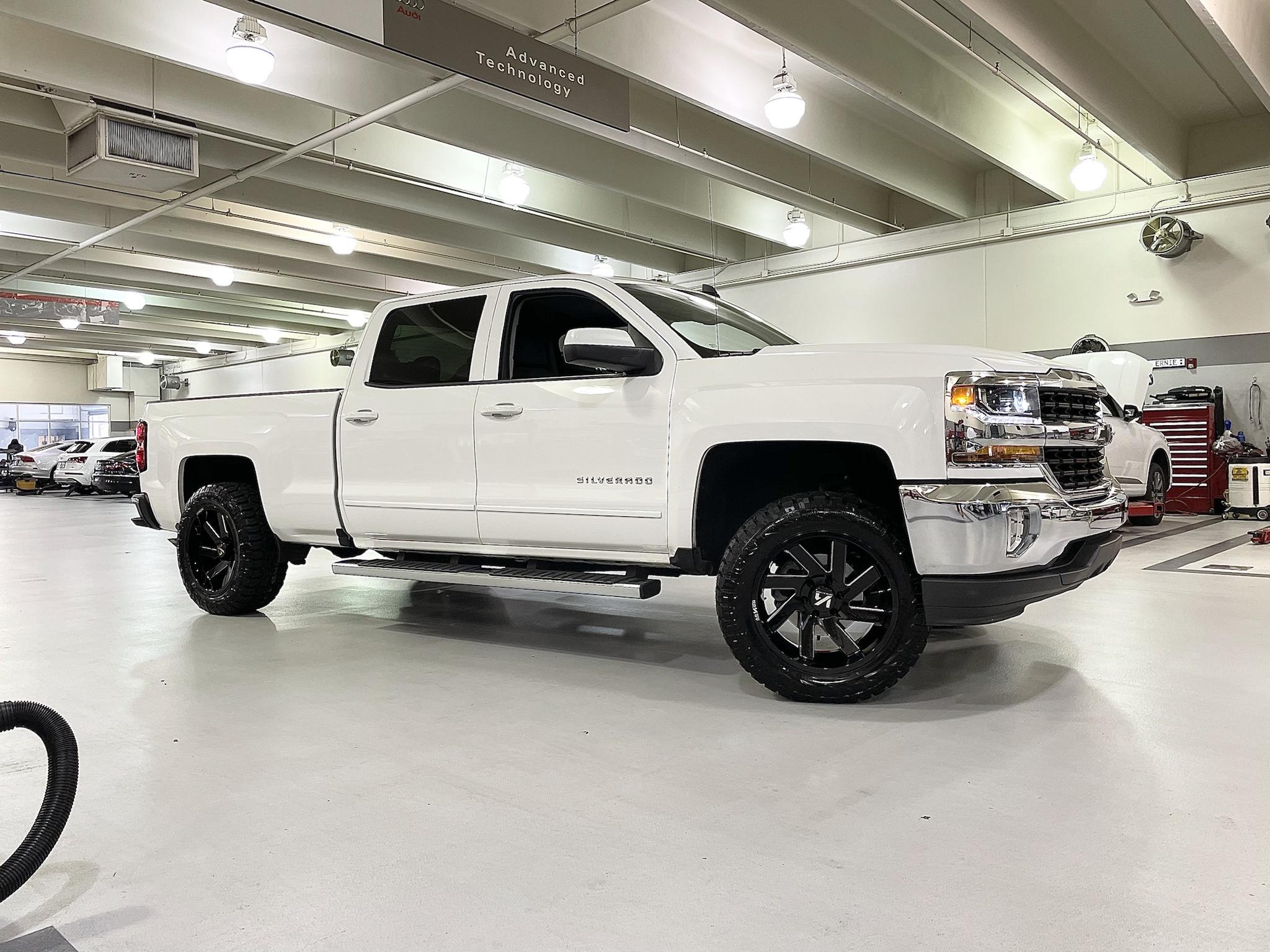 photo 1 Chevrolet Silverado 1500 custom wheels   20x10.0, ET -25, tire size 33X12.5 R20. x ET 