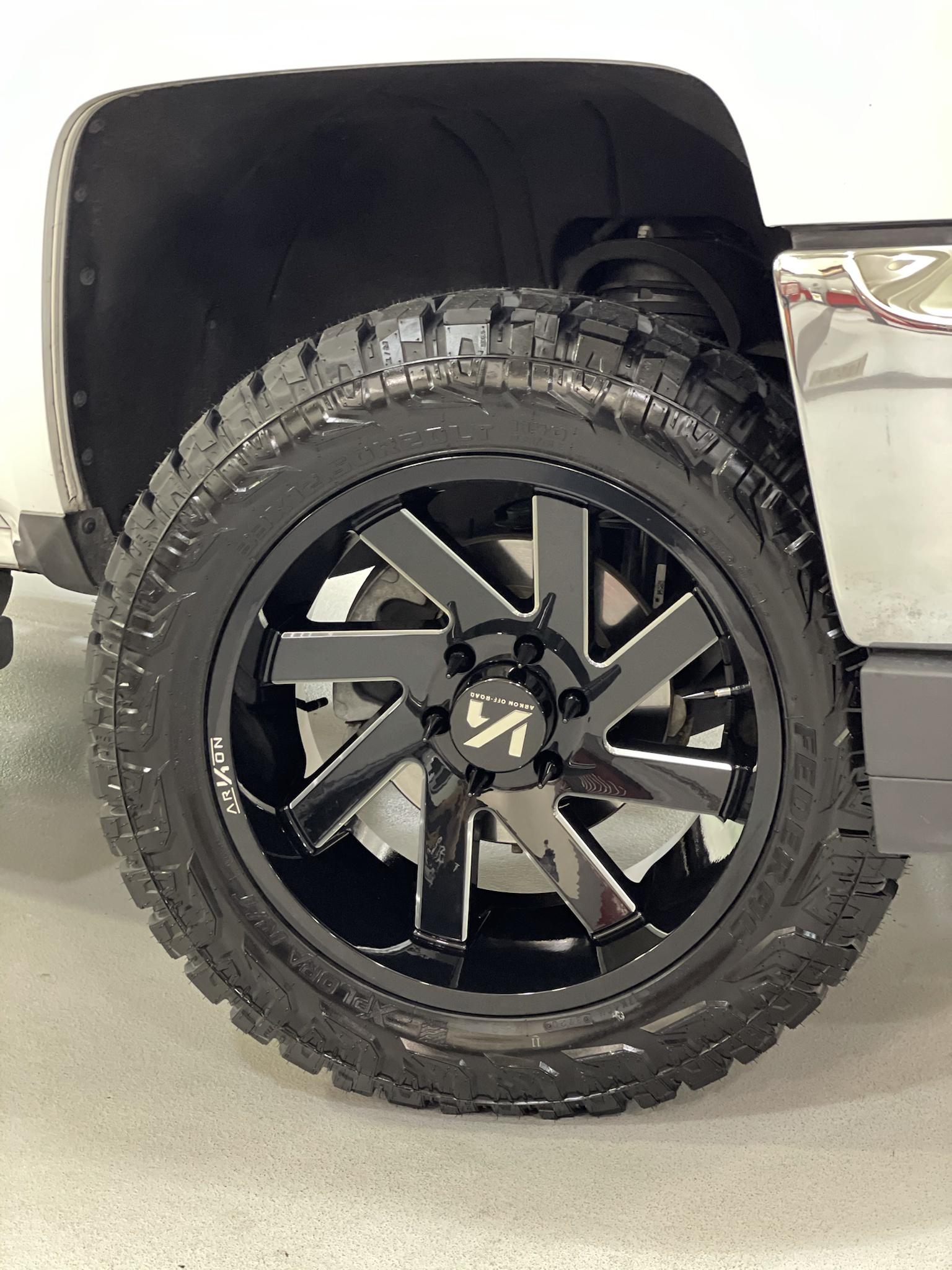 photo 2 Chevrolet Silverado 1500 custom wheels   20x10.0, ET -25, tire size 33X12.5 R20. x ET 