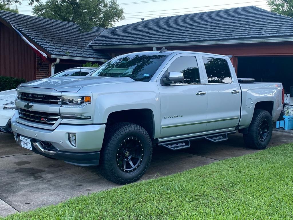 photo 1 Chevrolet Silverado 1500 custom wheels   17x8.5, ET 0, tire size 285/70 R17. x ET 