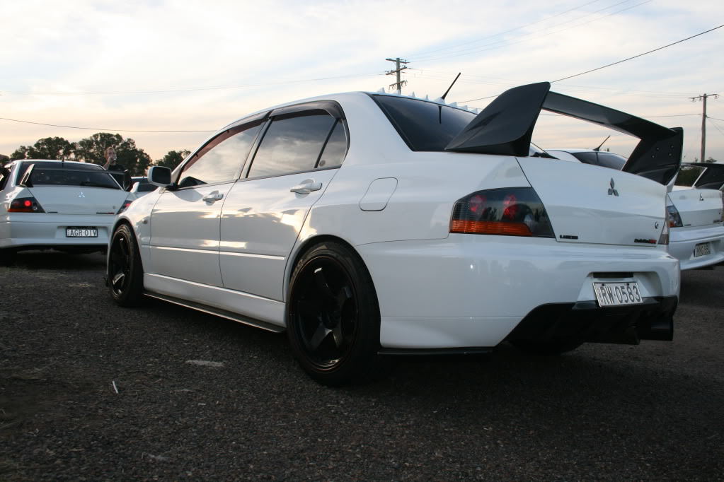 photo 3 Mitsubishi Lancer Evolution custom wheels Rota P45-R 18x9.5, ET +30, tire size 245/40 R18. x ET