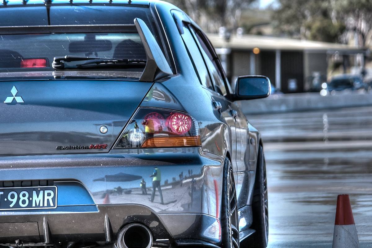 photo 3 Mitsubishi Lancer Evolution custom wheels Work  Emotion Kiwami 18x9.5, ET +20, tire size 245/40 R18. x ET