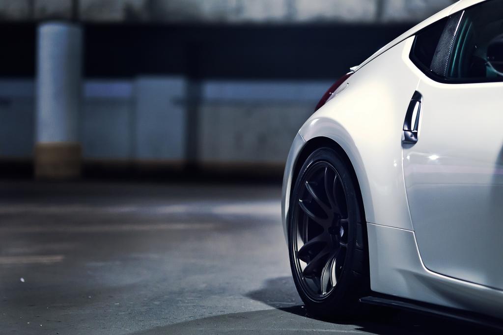 photo 1 Nissan 370Z custom wheels Work Emotion CR 19x10.5, ET +29, tire size 285/35 R19. 19x10.5 ET+17 285/35 R19