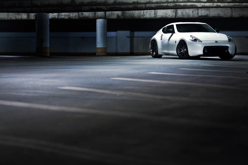 photo 2 Nissan 370Z custom wheels Work Emotion CR 19x10.5, ET +29, tire size 285/35 R19. 19x10.5 ET+17 285/35 R19