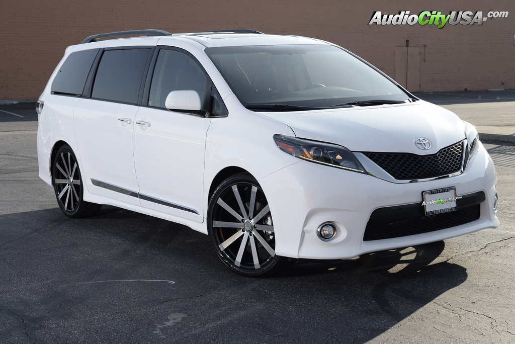 photo 2 Toyota Sienna custom wheels Velocity VW 12 Machine Face 22x8.0, ET , tire size 265/35 R22. x ET 