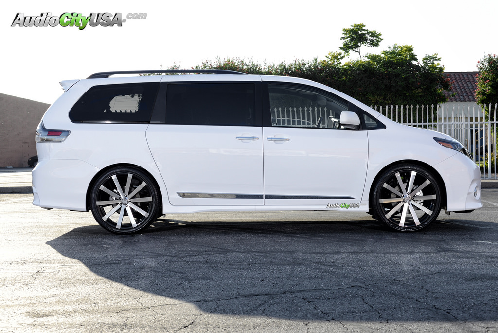 photo 3 Toyota Sienna custom wheels Velocity VW 12 Machine Face 22x8.0, ET , tire size 265/35 R22. x ET 