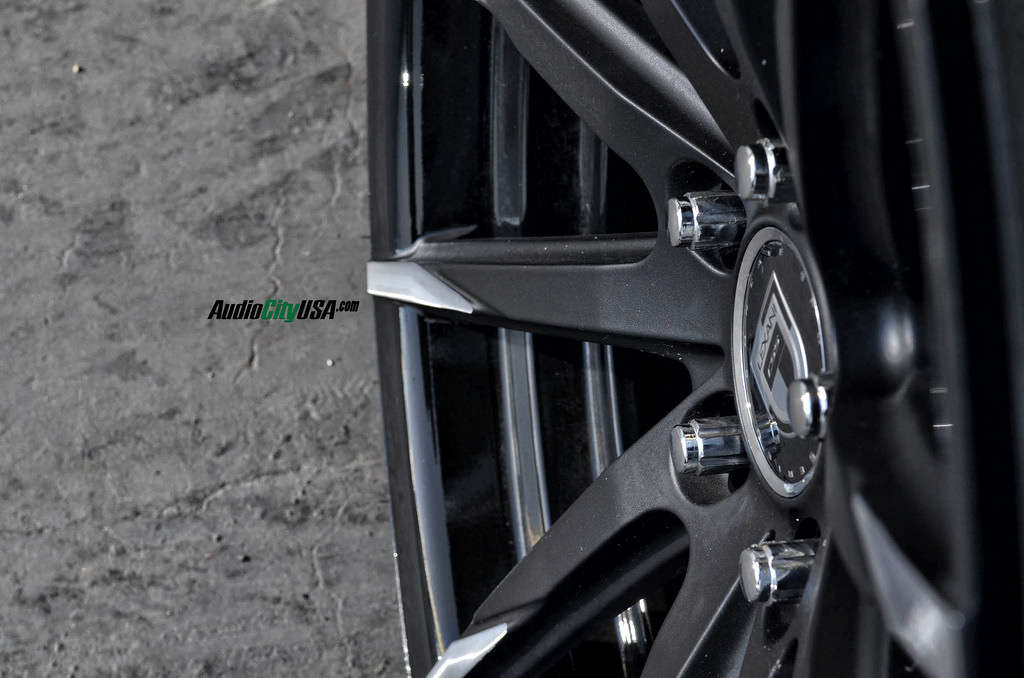 photo 3 Hyundai Sonata custom wheels Lexani CSS-15 20x8.5, ET , tire size 235/35 R20. 20x10.0 ET 275/30 R20