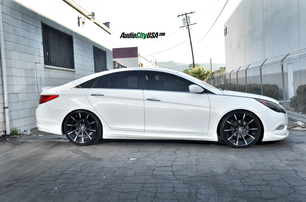 photo 4 Hyundai Sonata custom wheels Lexani CSS-15 20x8.5, ET , tire size 235/35 R20. 20x10.0 ET 275/30 R20