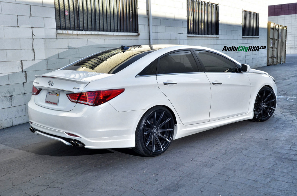 photo 6 Hyundai Sonata custom wheels Lexani CSS-15 20x8.5, ET , tire size 235/35 R20. 20x10.0 ET 275/30 R20