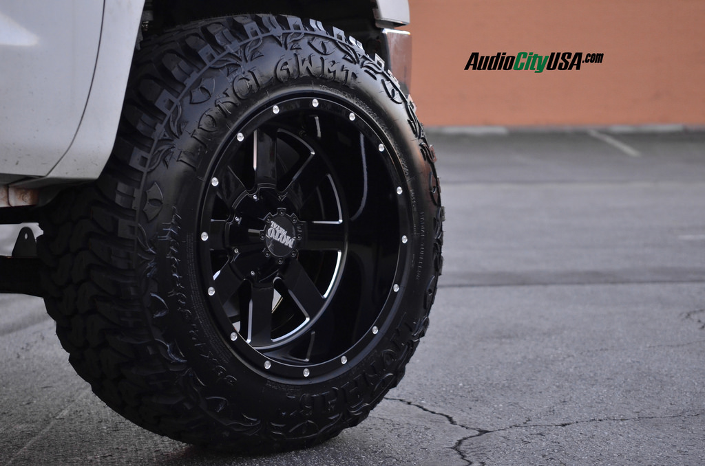 photo 1 Toyota Tundra custom wheels Moto Metal 20x12.0, ET , tire size 295/65 R20. x ET