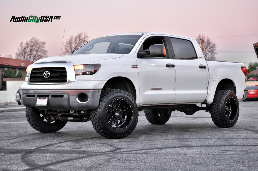 photo 2 Toyota Tundra custom wheels Moto Metal 20x12.0, ET , tire size 295/65 R20. x ET