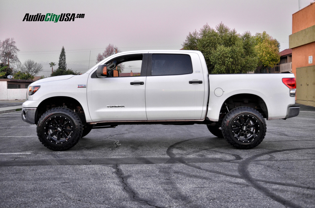 photo 3 Toyota Tundra custom wheels Moto Metal 20x12.0, ET , tire size 295/65 R20. x ET