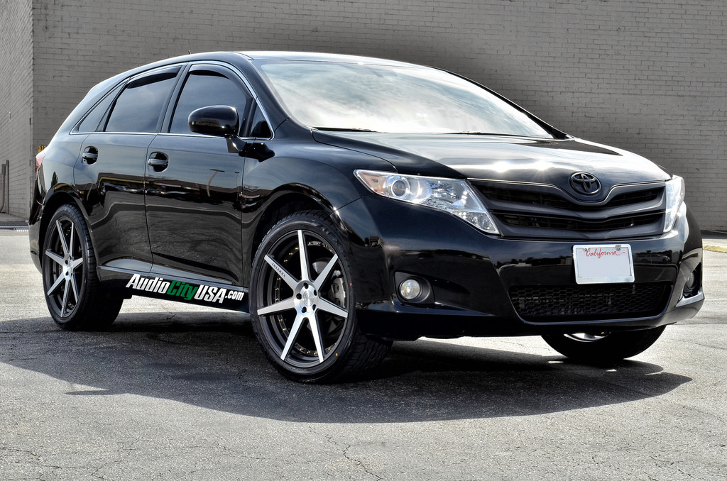 photo 2 Toyota Venza custom wheels Vertini Dynasty 22x9.0, ET , tire size 265/40 R22. x ET 