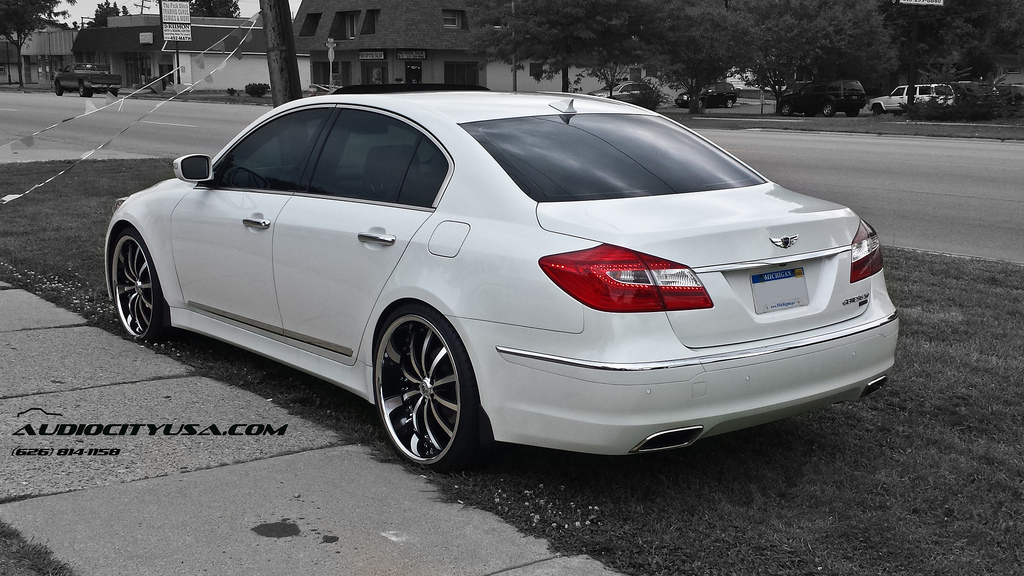 photo 3 Hyundai Genesis custom wheels Lexani LSS 10 22x9.0, ET , tire size 245/30 R22. 22x10.0 ET 265/30 R22