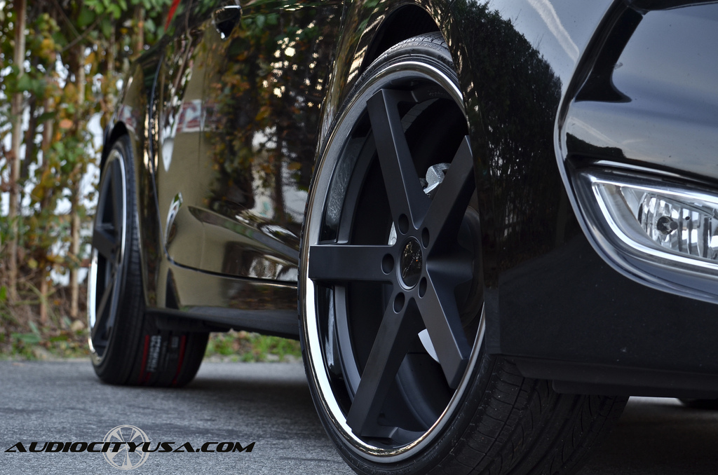 photo 1 Hyundai Veloster custom wheels Giovanna Mecca 20x8.5, ET , tire size 255/30 R20. x ET