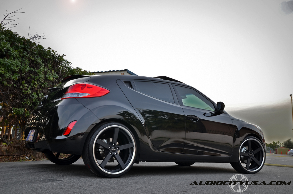 photo 2 Hyundai Veloster custom wheels Giovanna Mecca 20x8.5, ET , tire size 255/30 R20. x ET