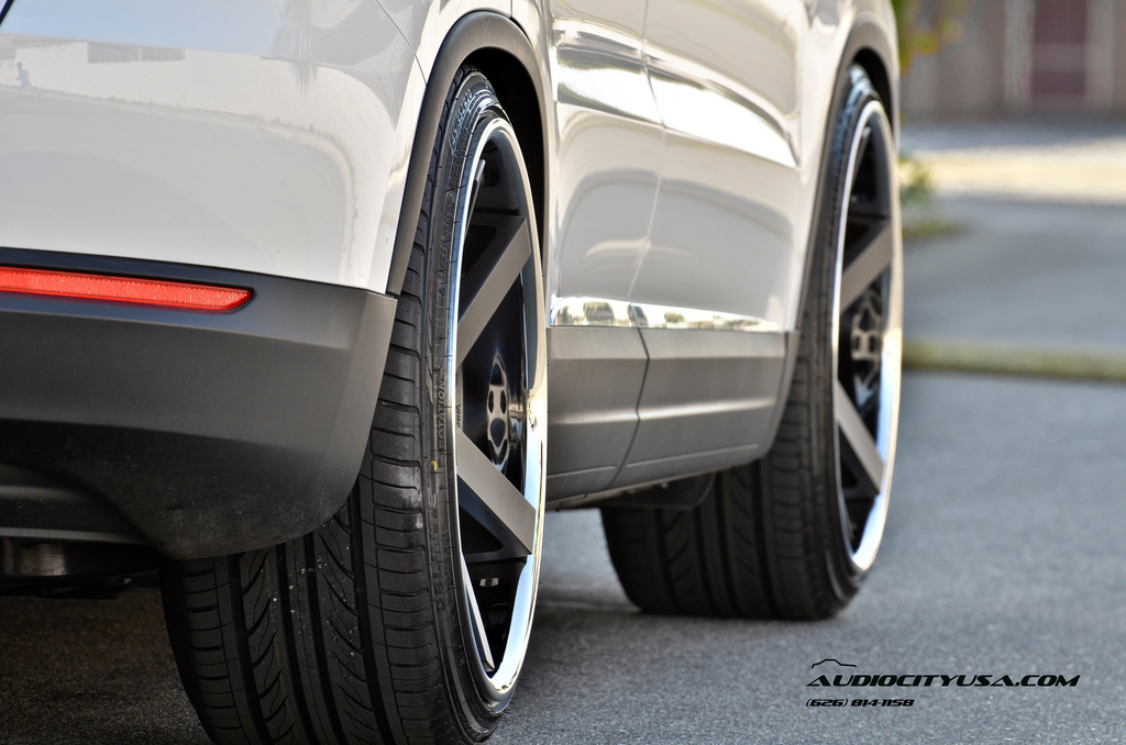 photo 2 Volkswagen Tiguan custom wheels Giovanna Mecca  20x10.0, ET , tire size 245/35 R20. x ET 