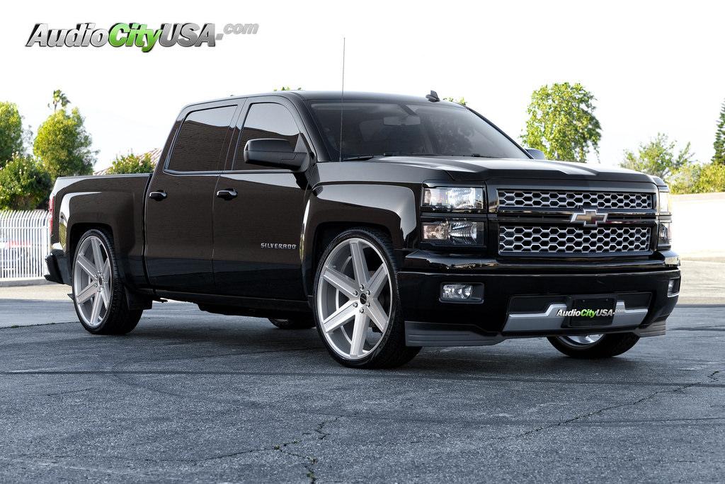 photo 2 Chevrolet Silverado 1500 custom wheels Giovanna Dramuno 26x10.0, ET , tire size 295/30 R26. x ET
