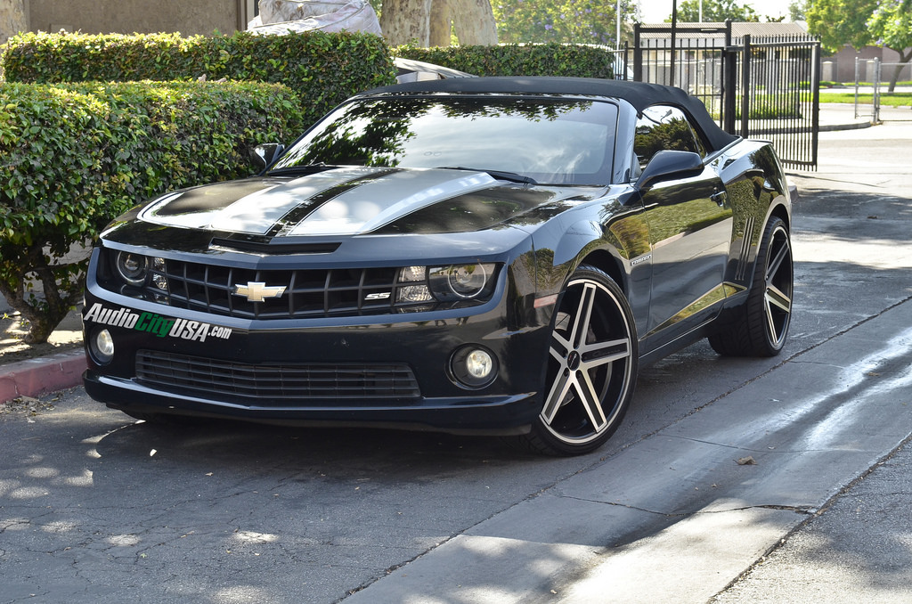 photo 3 Chevrolet Camaro custom wheels Giovanna Dramuno 22x9.0, ET , tire size X R22. 22x10.5 ET 