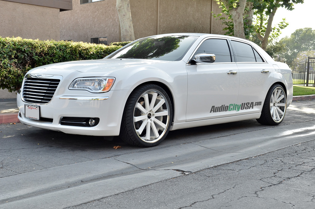 photo 2 Chrysler 300 custom wheels   22x9.0, ET , tire size 265/30 R22. 22x10.5 ET 