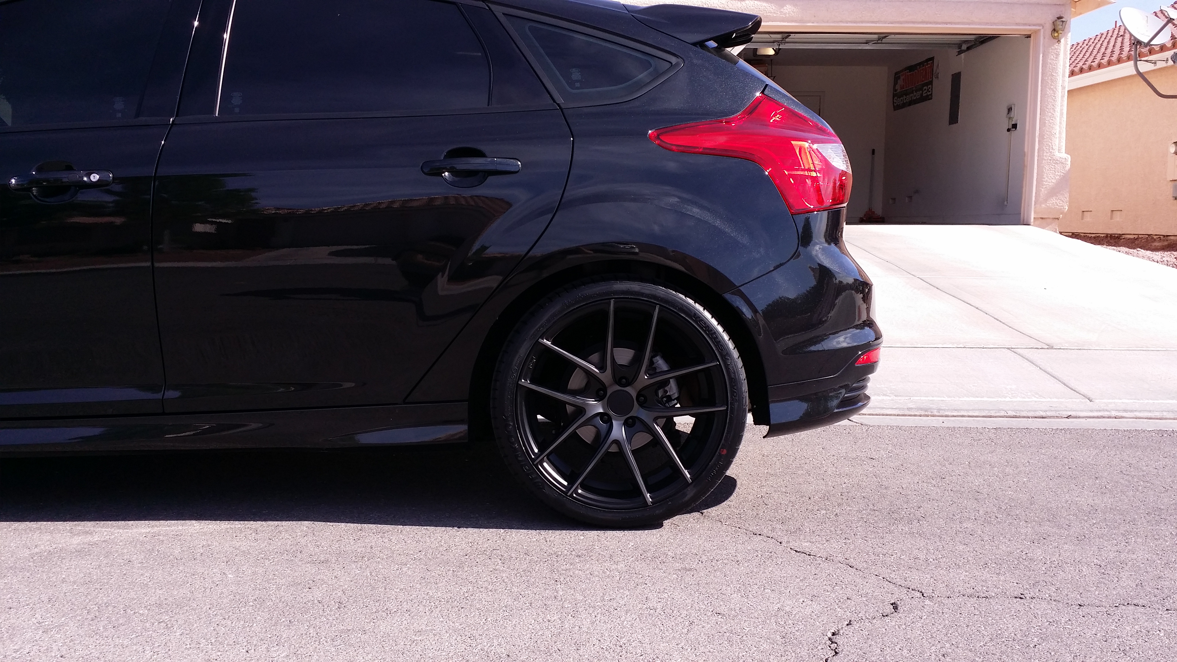 photo 3 Ford Focus ST custom wheels Niche Targa M130  19x8.5, ET +42, tire size 245/35 R19. x ET 