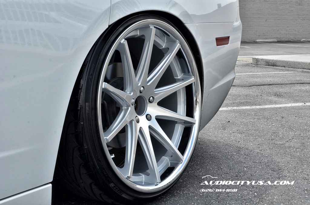 photo 1 Dodge Charger custom wheels Rohana RC-10 22x9.0, ET , tire size 235/30 R22. 22x10.5 ET 245/30 R22