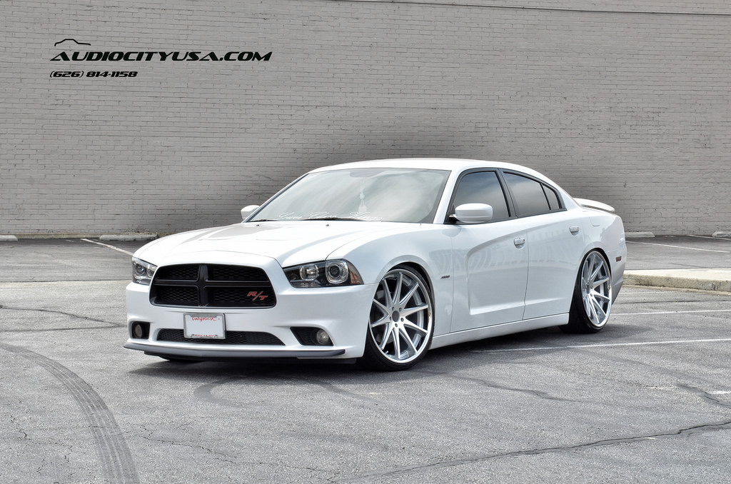 photo 2 Dodge Charger custom wheels Rohana RC-10 22x9.0, ET , tire size 235/30 R22. 22x10.5 ET 245/30 R22