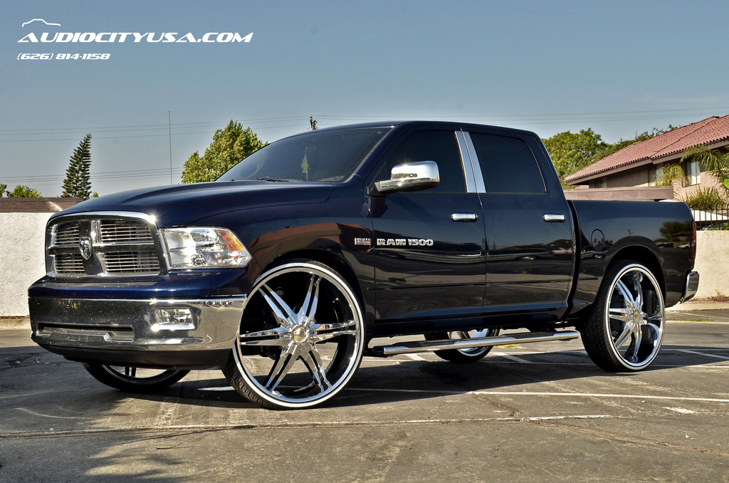 photo 2 RAM 1500 custom wheels Estrella Cursa 30x9.5, ET , tire size 265/30 R30. x ET 