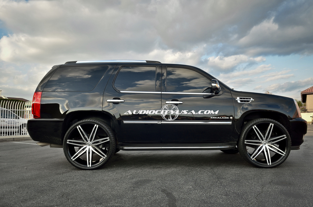 photo 3 Cadillac Escalade custom wheels Lexani Johnson 26x10.0, ET , tire size 305/30 R26. x ET 