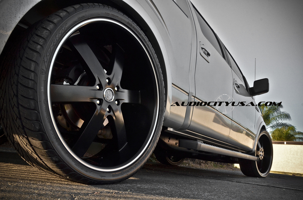 photo 1 Ford F-150 custom wheels U2 55 26x, ET , tire size 305/30 R26. x ET 