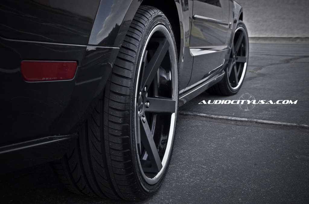 photo 1 Ford Mustang custom wheels Giovanna Mecca 20x, ET , tire size 245/35 R20. x ET 275/30 R