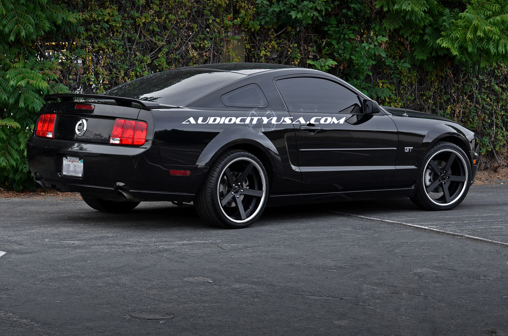photo 2 Ford Mustang custom wheels Giovanna Mecca 20x, ET , tire size 245/35 R20. x ET 275/30 R