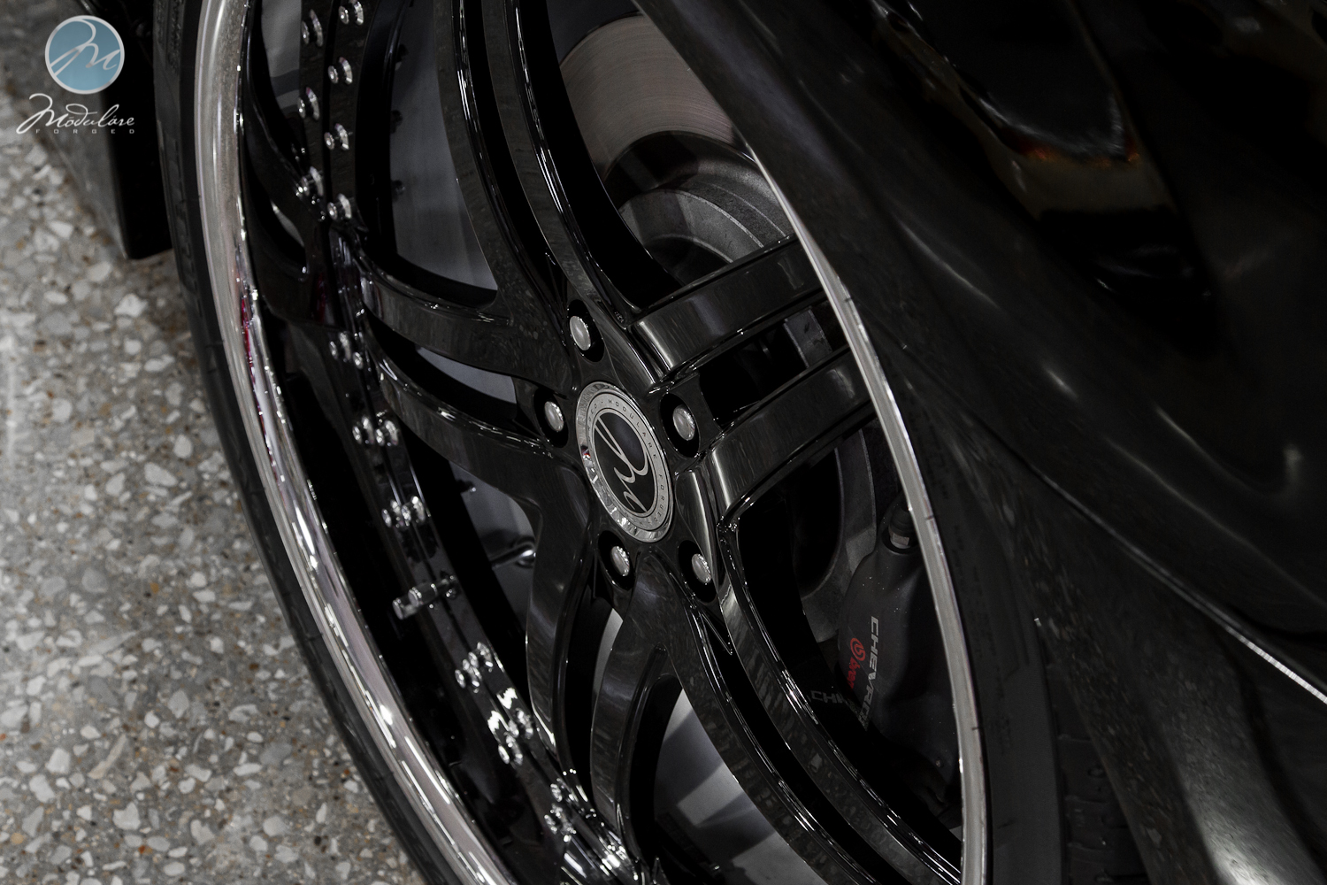 photo 4 Chevrolet Camaro custom wheels Modulare M22 22x9.0, ET , tire size 265/35 R22. 22x10.5 ET 295/30 R22