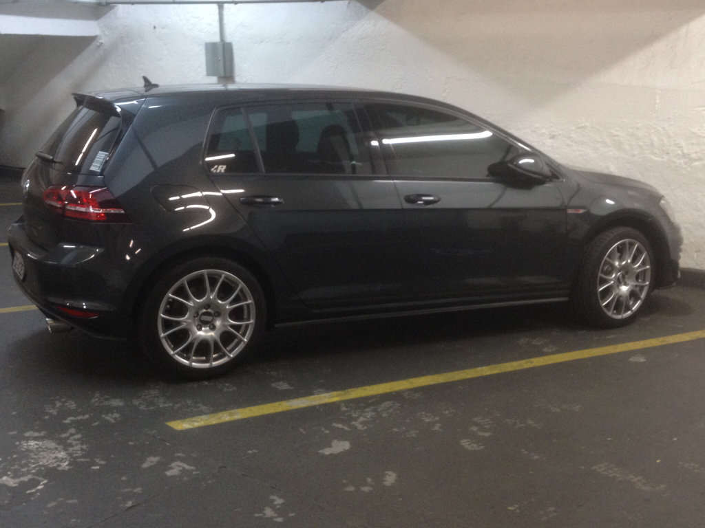 photo 1 Volkswagen e-Golf custom wheels   18x8.0, ET +44, tire size 235/40 R18. x ET 