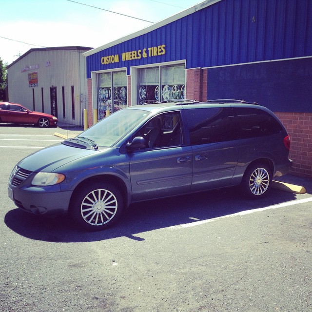 photo 1 Dodge Caravan custom wheels Phino PW16 18x, ET , tire size 235/50 R18. x ET 
