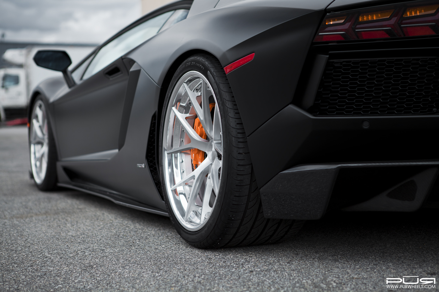 photo 5 Lamborghini Aventador custom wheels PUR LX04 20x9.0, ET , tire size X R20. 21x12.5 ET 