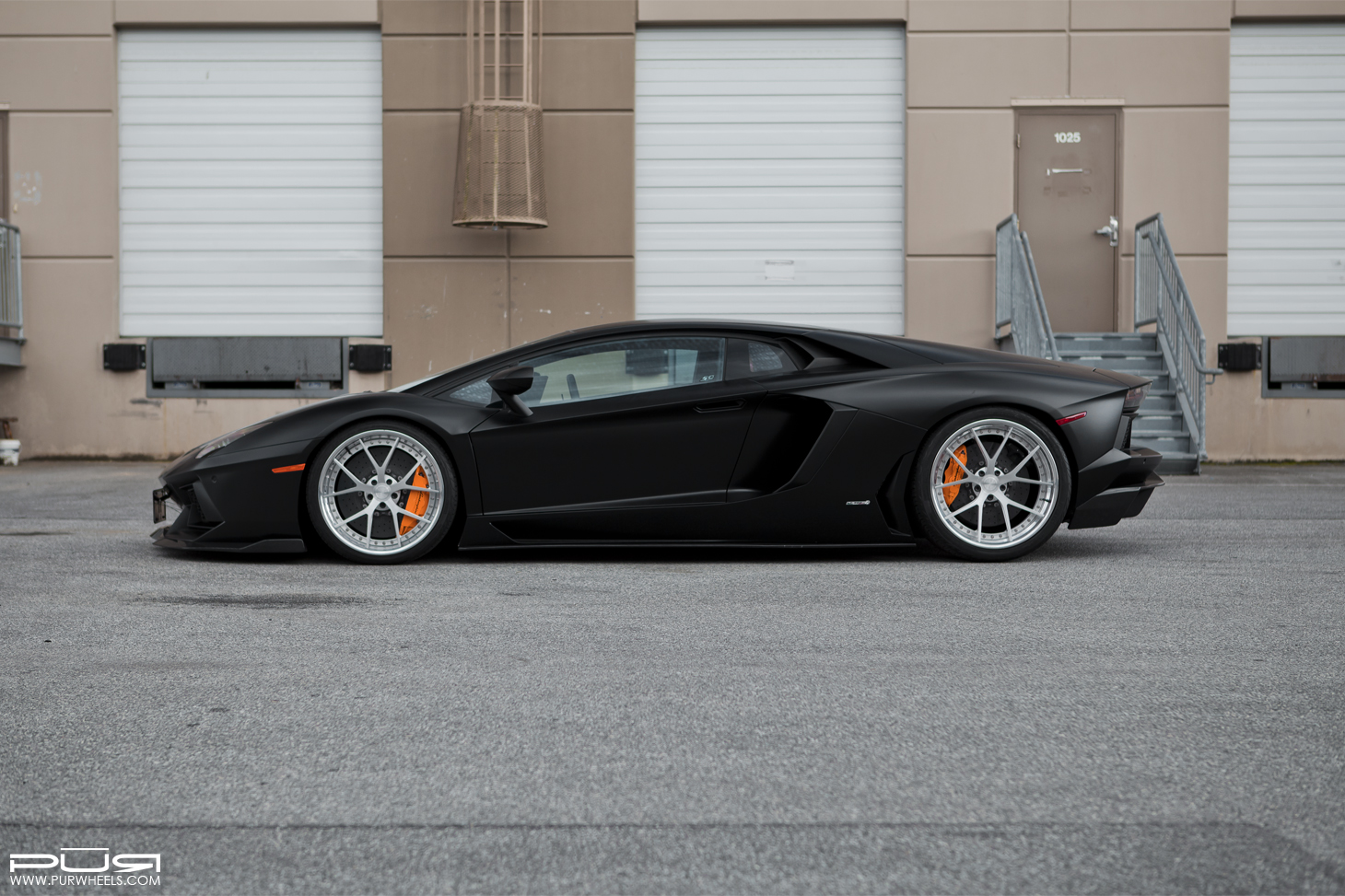 photo 6 Lamborghini Aventador custom wheels PUR LX04 20x9.0, ET , tire size X R20. 21x12.5 ET 