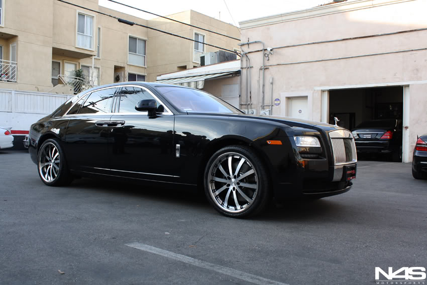 photo 8 Rolls-Royce Ghost custom wheels Vossen VVS083 22x9.0, ET , tire size 265/35 R22. 22x10.5 ET 295/30 R22