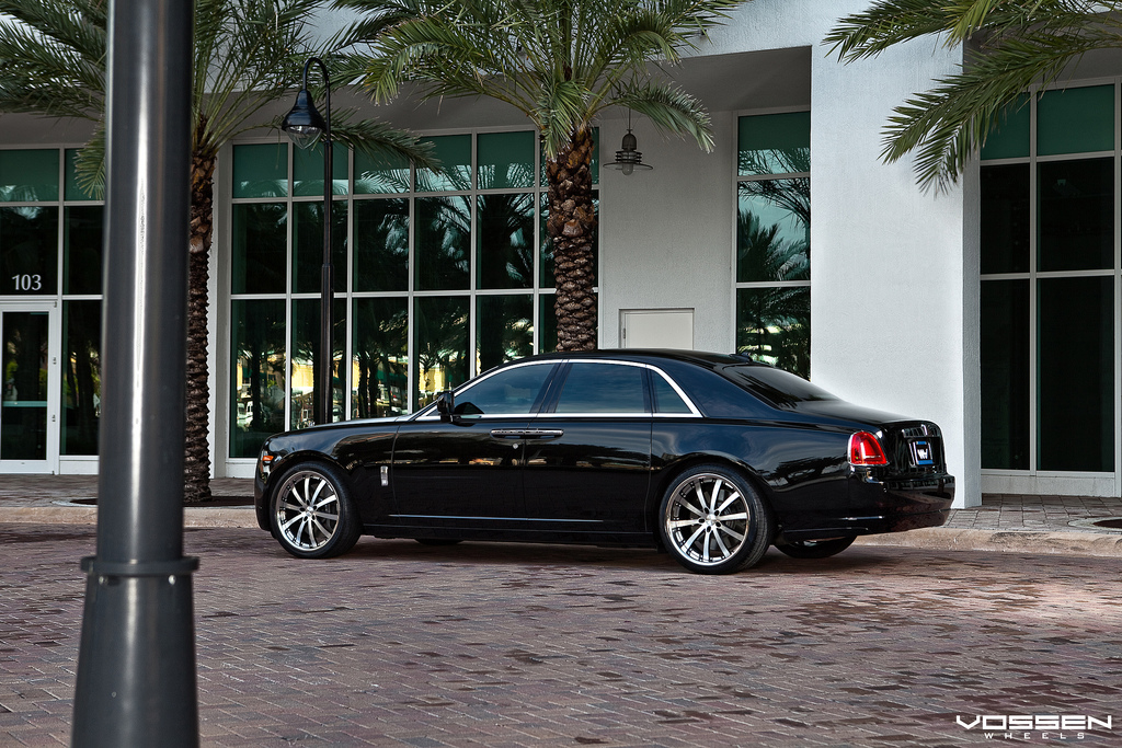 photo 6 Rolls-Royce Ghost custom wheels Vossen VVS083 22x9.0, ET , tire size X R22. 22x10.5 ET