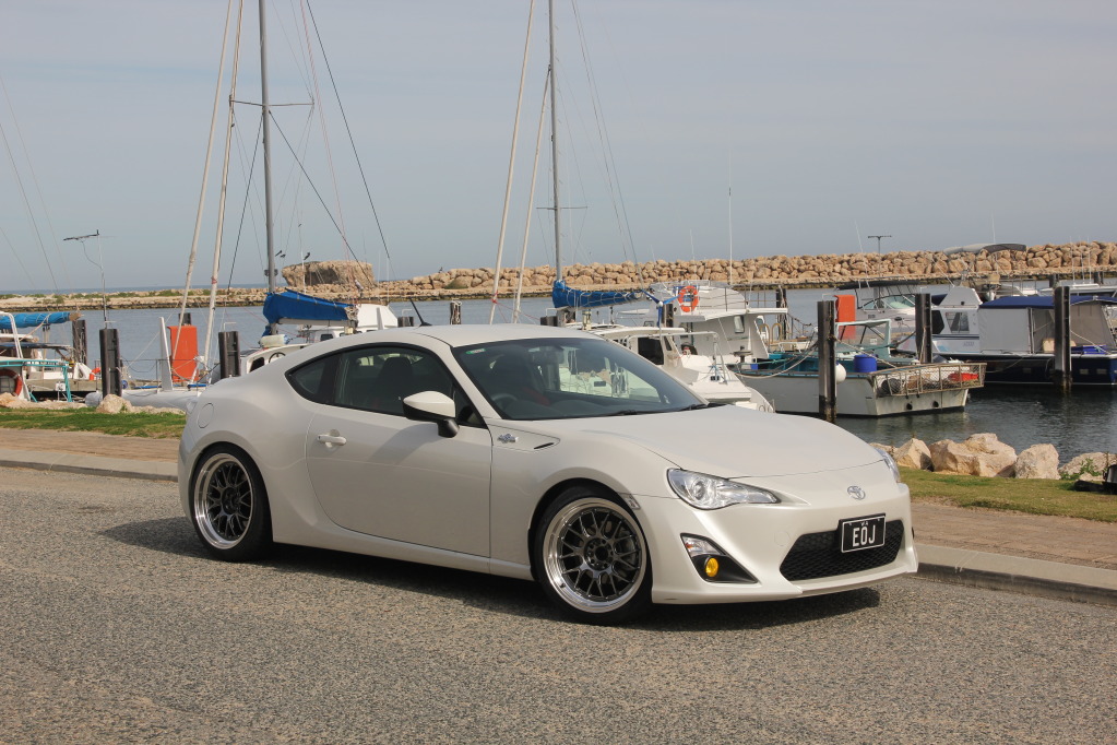 photo 4 Scion FR-S custom wheels Rota MXR 18x9.5, ET +38, tire size 225/ R18. x ET 235/ R
