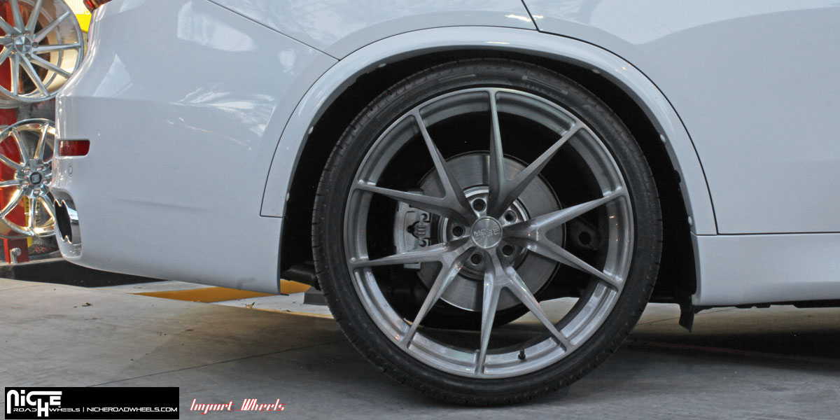 photo 1 BMW X5 custom wheels Niche Misano 22x10.0, ET , tire size 295/30 R22. 22x11.0 ET 335/25 R22
