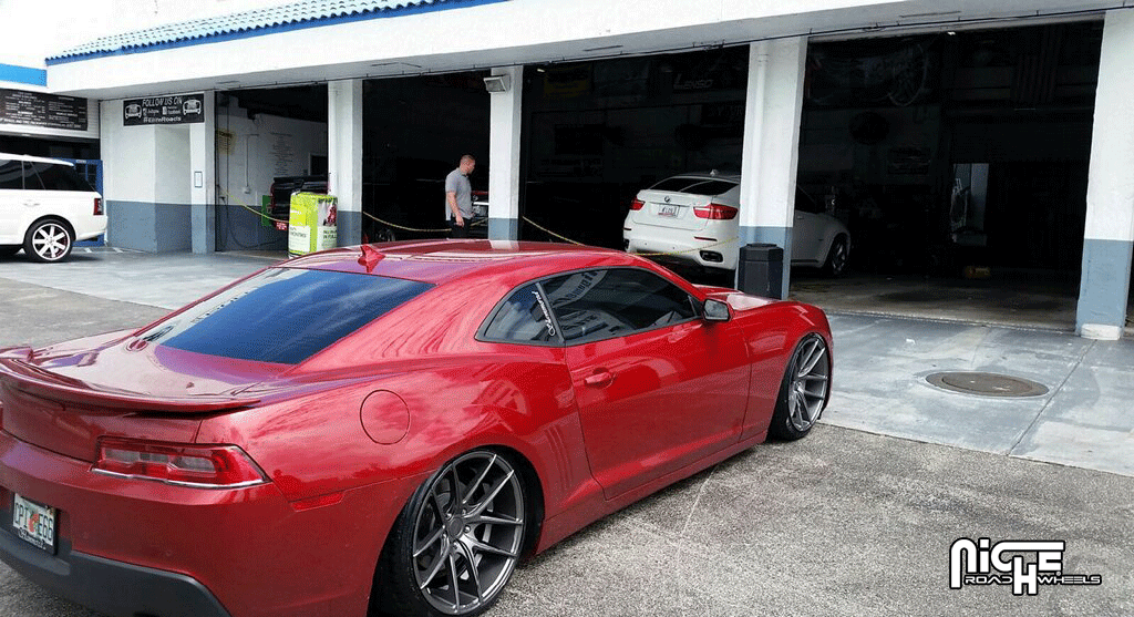 photo 2 Chevrolet Camaro custom wheels Niche Targa - M129  20x10.0, ET +35, tire size 275/30 R20. x ET 