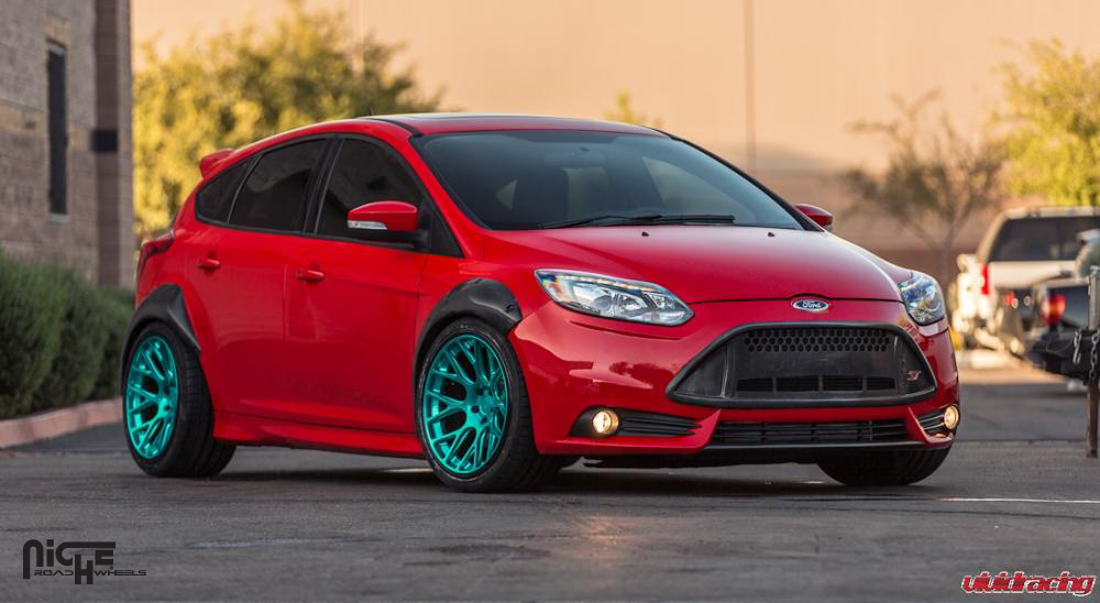 photo 1 Ford Focus custom wheels Niche Circuit 19x10.0, ET +15, tire size 265/35 R19. x ET 