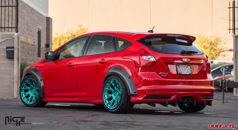 photo 2 Ford Focus custom wheels Niche Circuit 19x10.0, ET +15, tire size 265/35 R19. x ET 