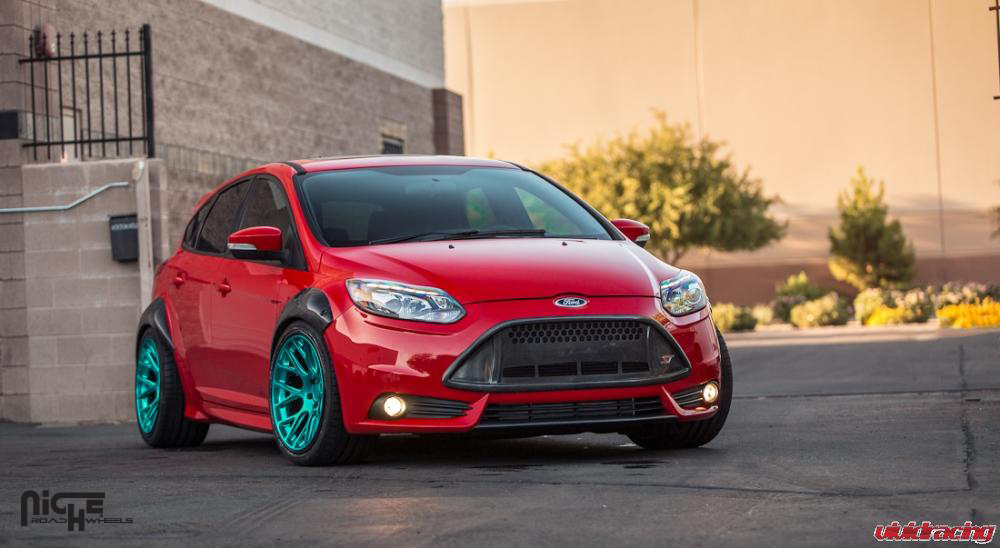 photo 3 Ford Focus custom wheels Niche Circuit 19x10.0, ET +15, tire size 265/35 R19. x ET 