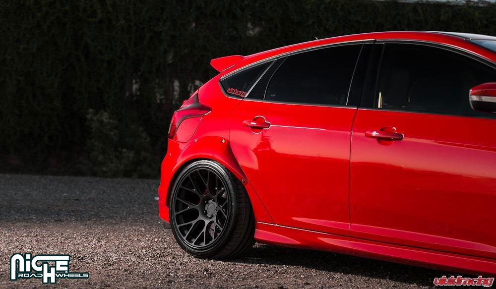 photo 2 Ford Focus custom wheels Niche Circuit 19x10.0, ET +15, tire size 265/35 R19. x ET 