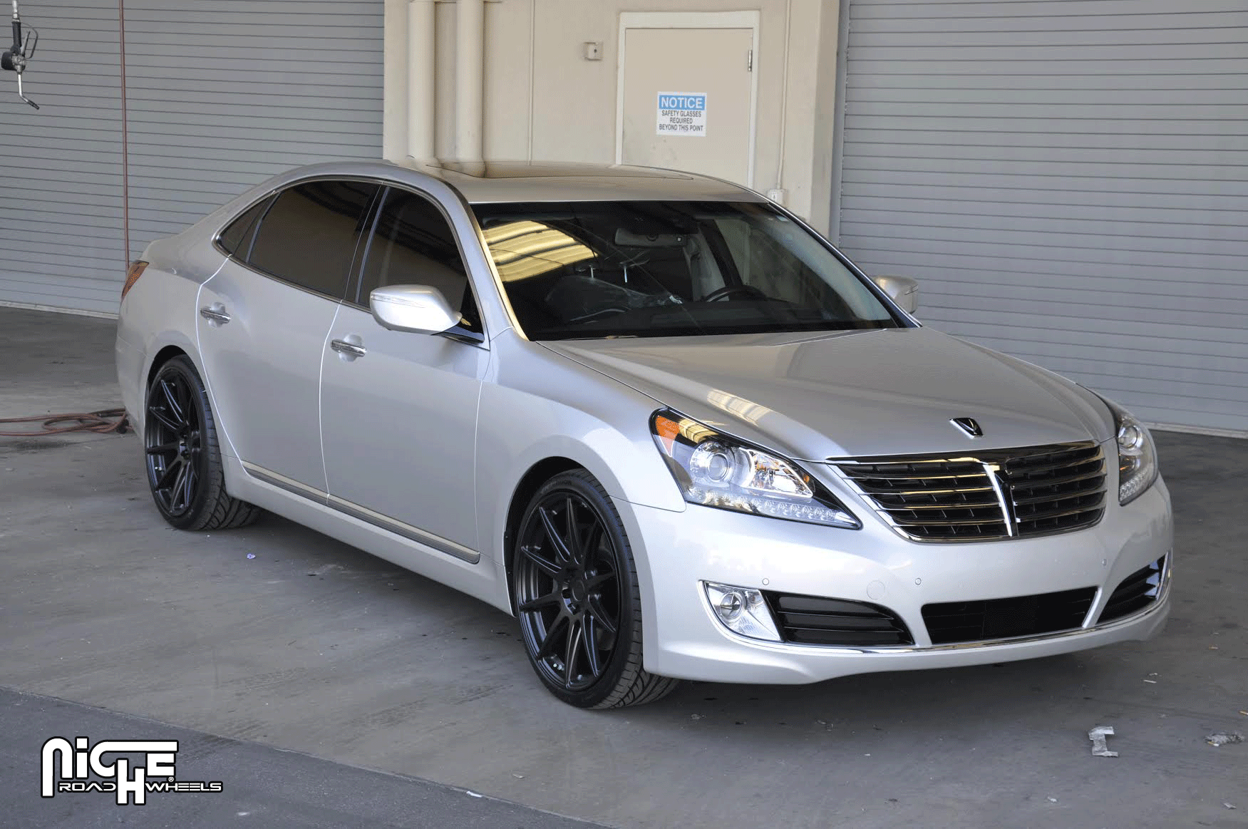 photo 4 Hyundai Equus custom wheels Niche Essen - M147 21x9.0, ET , tire size X R21. 21x10.5 ET 