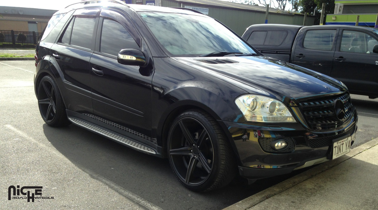 photo 2 Mercedes-Benz M-Class custom wheels Niche Apex - M126 22x10.5, ET +45, tire size 295/30 R22. x ET