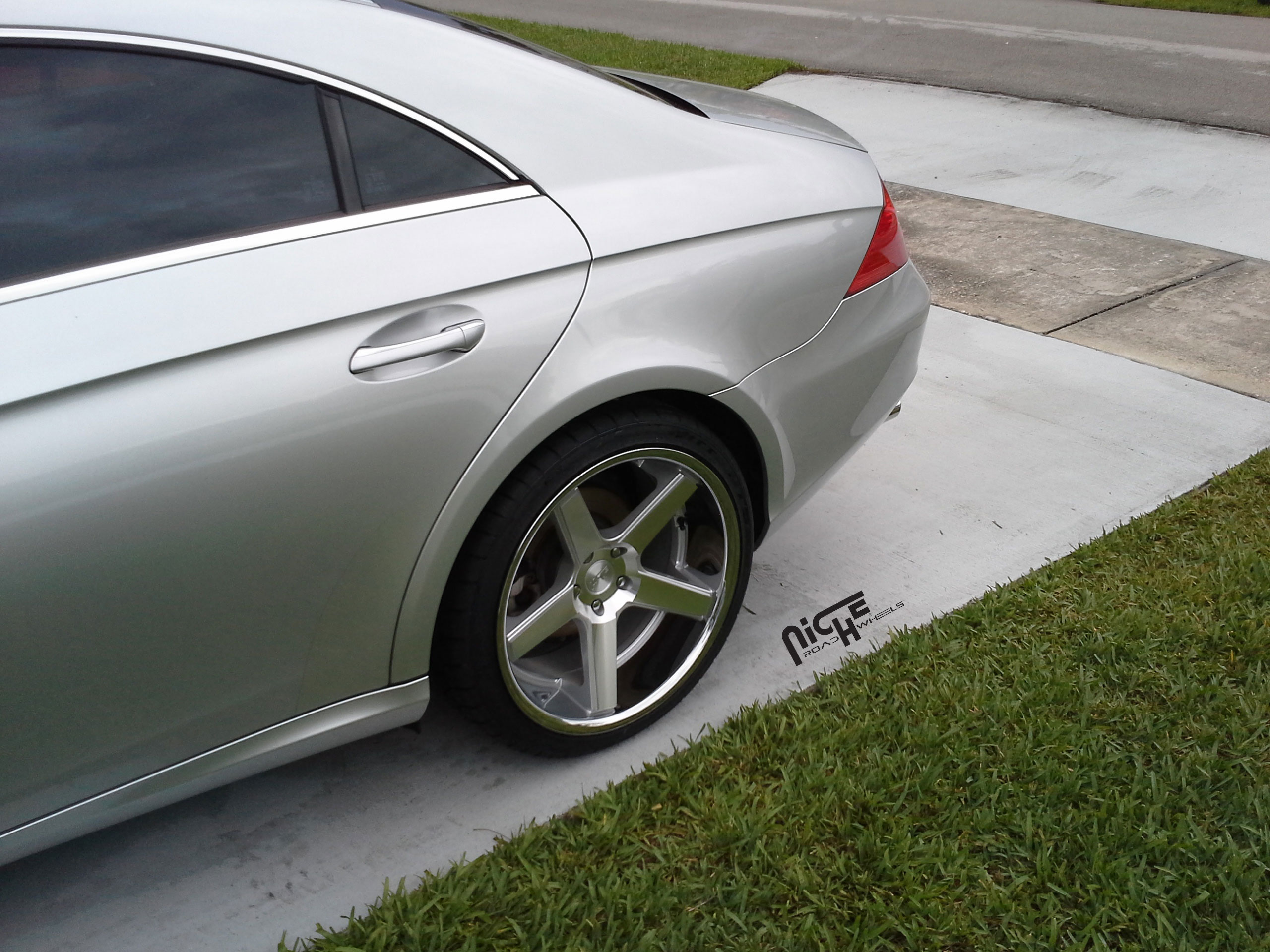 photo 2 Mercedes-Benz CLS-Class custom wheels Niche Nurburg - M881 20x, ET , tire size X R20. x ET 
